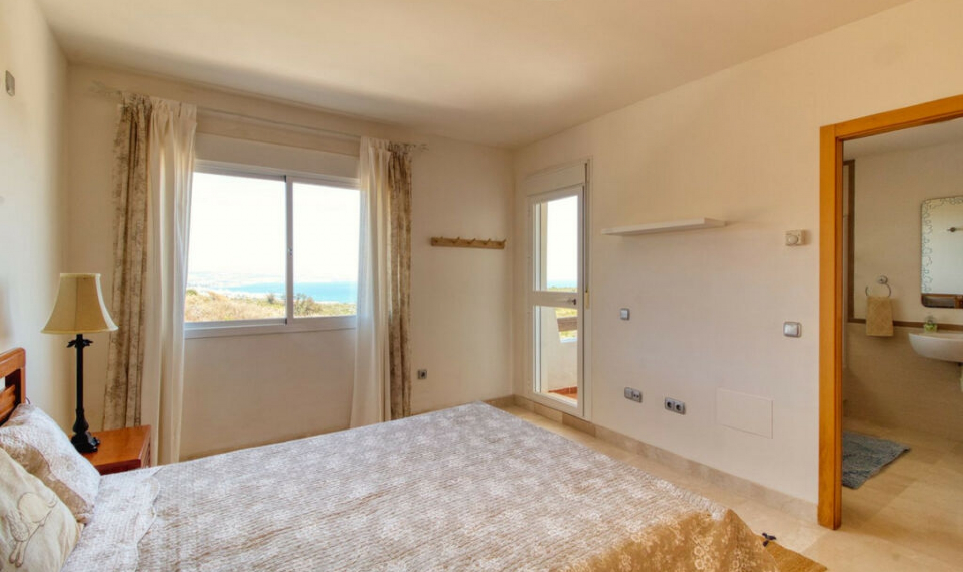 Resale - House -
Manilva