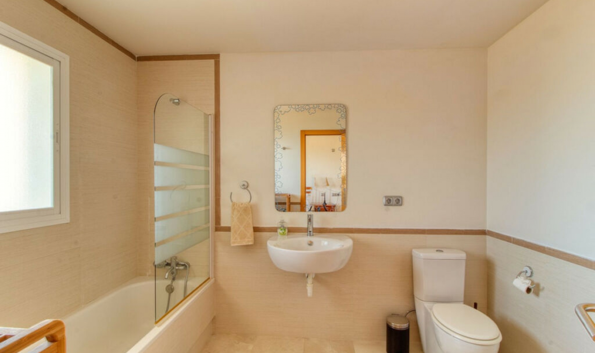 Resale - House -
Manilva