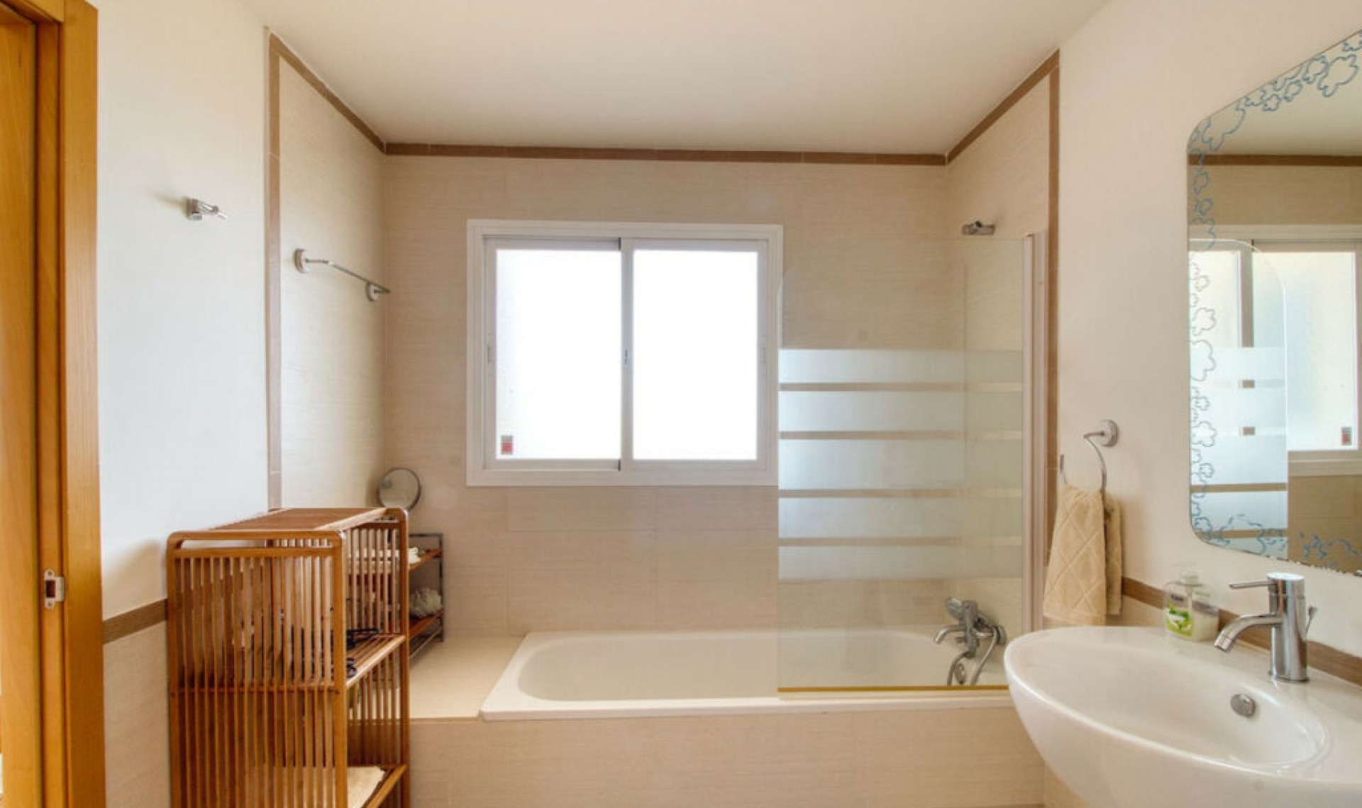 Resale - House -
Manilva