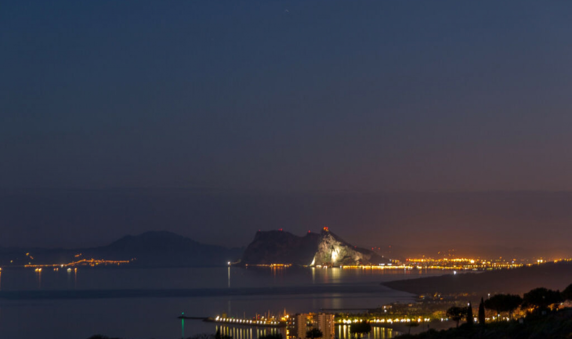 Resale - House -
Manilva