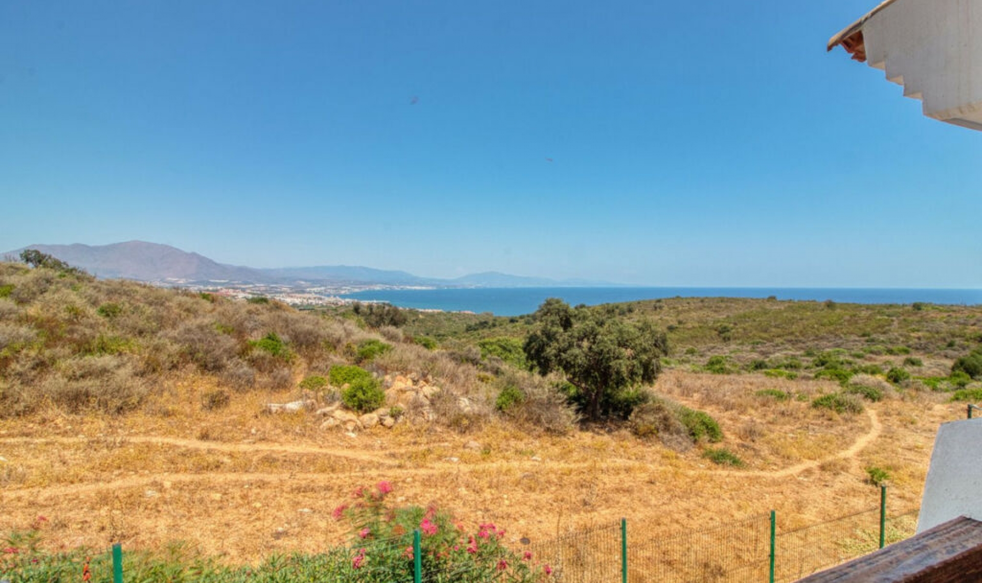 Resale - House -
Manilva