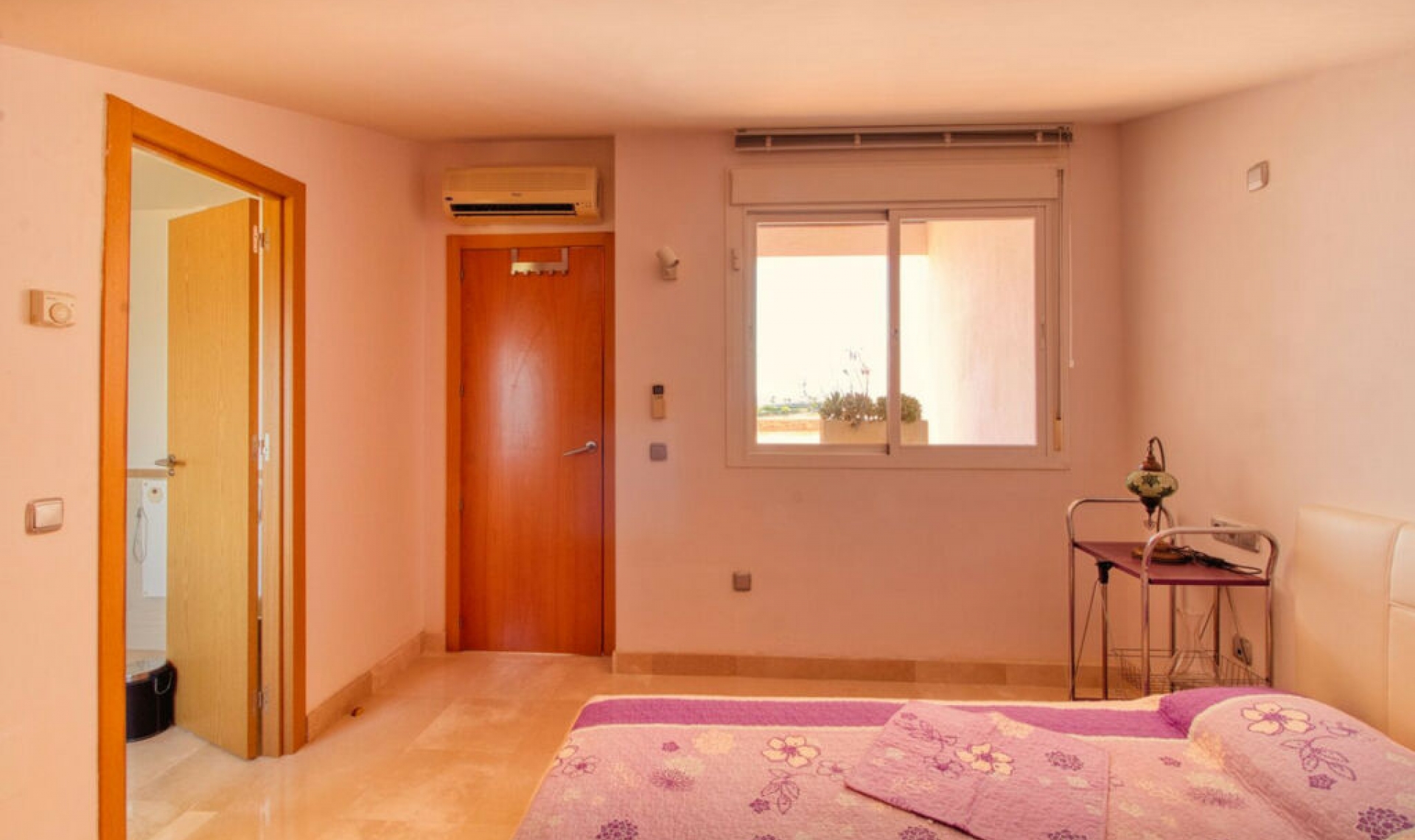 Resale - House -
Manilva