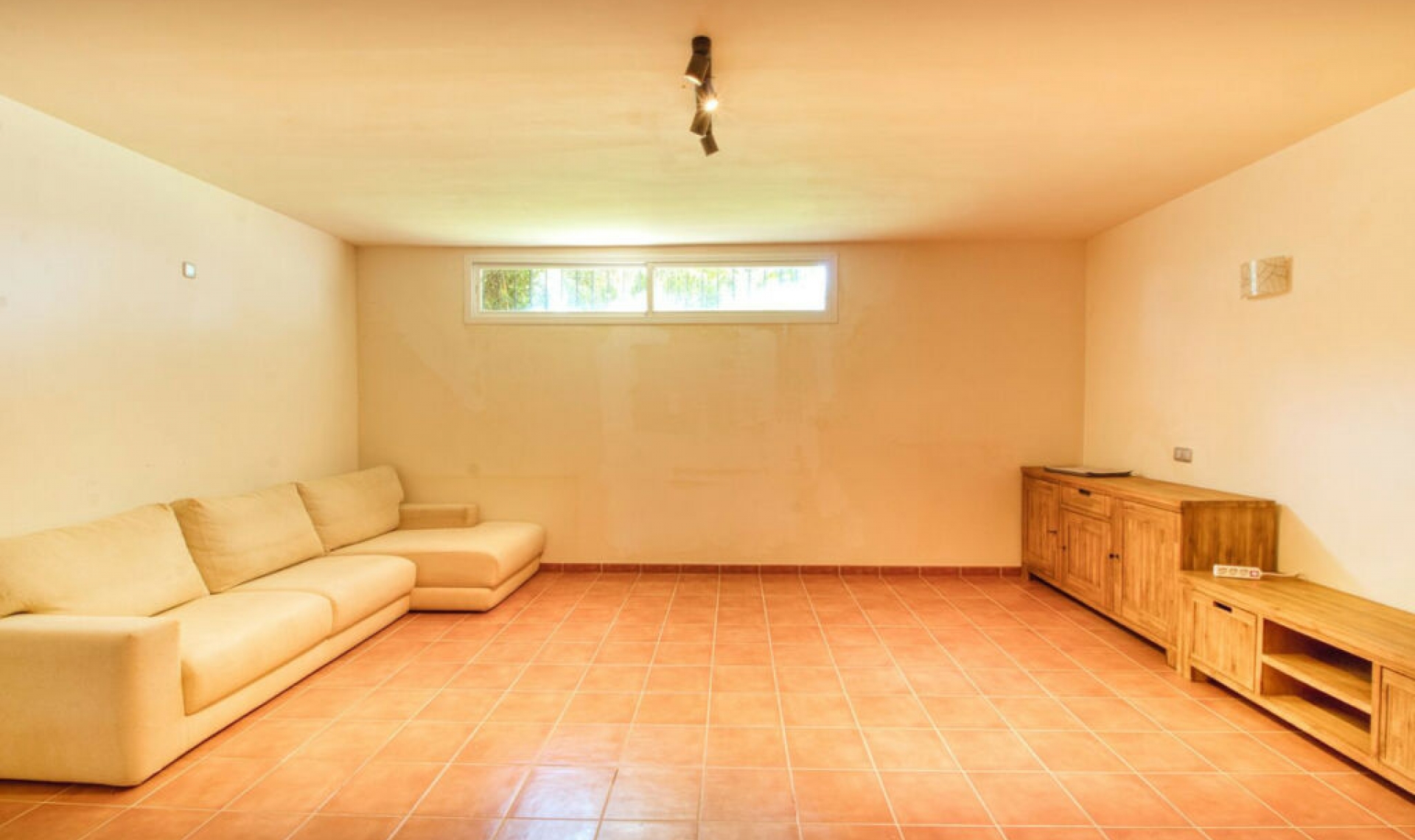 Resale - House -
Manilva