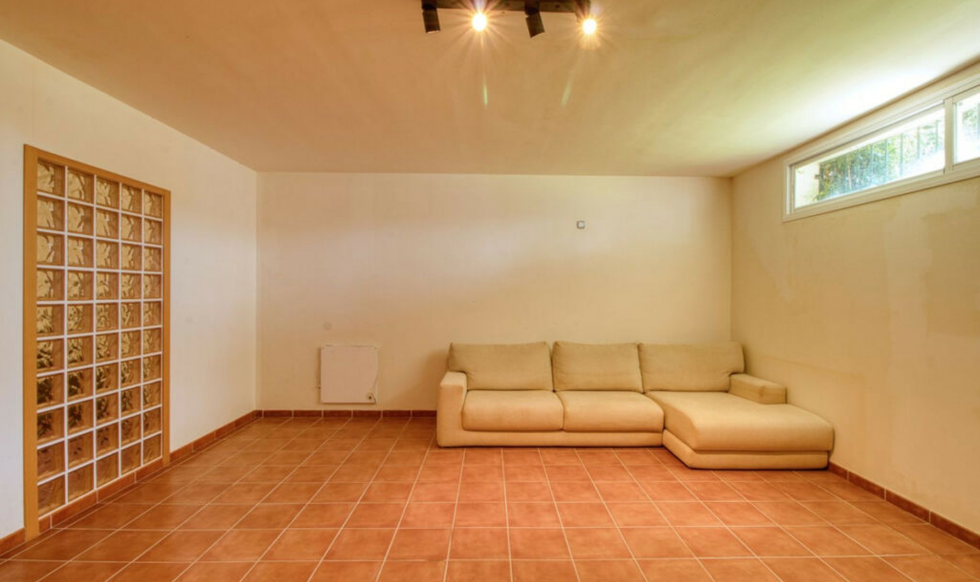 Resale - House -
Manilva