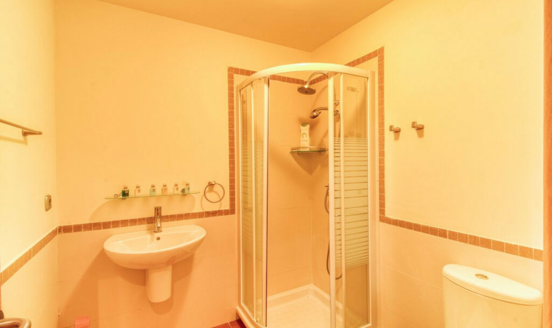 Resale - House -
Manilva