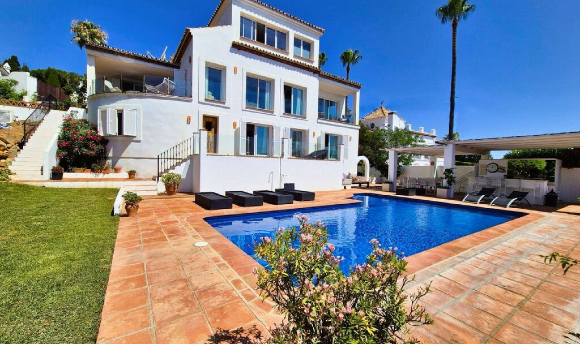 Resale - House -
Manilva