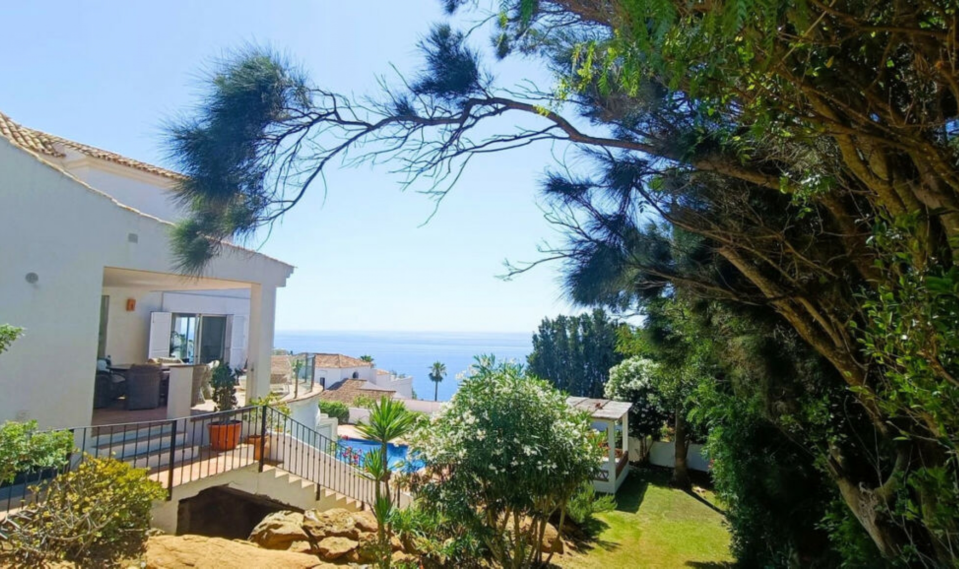 Resale - House -
Manilva