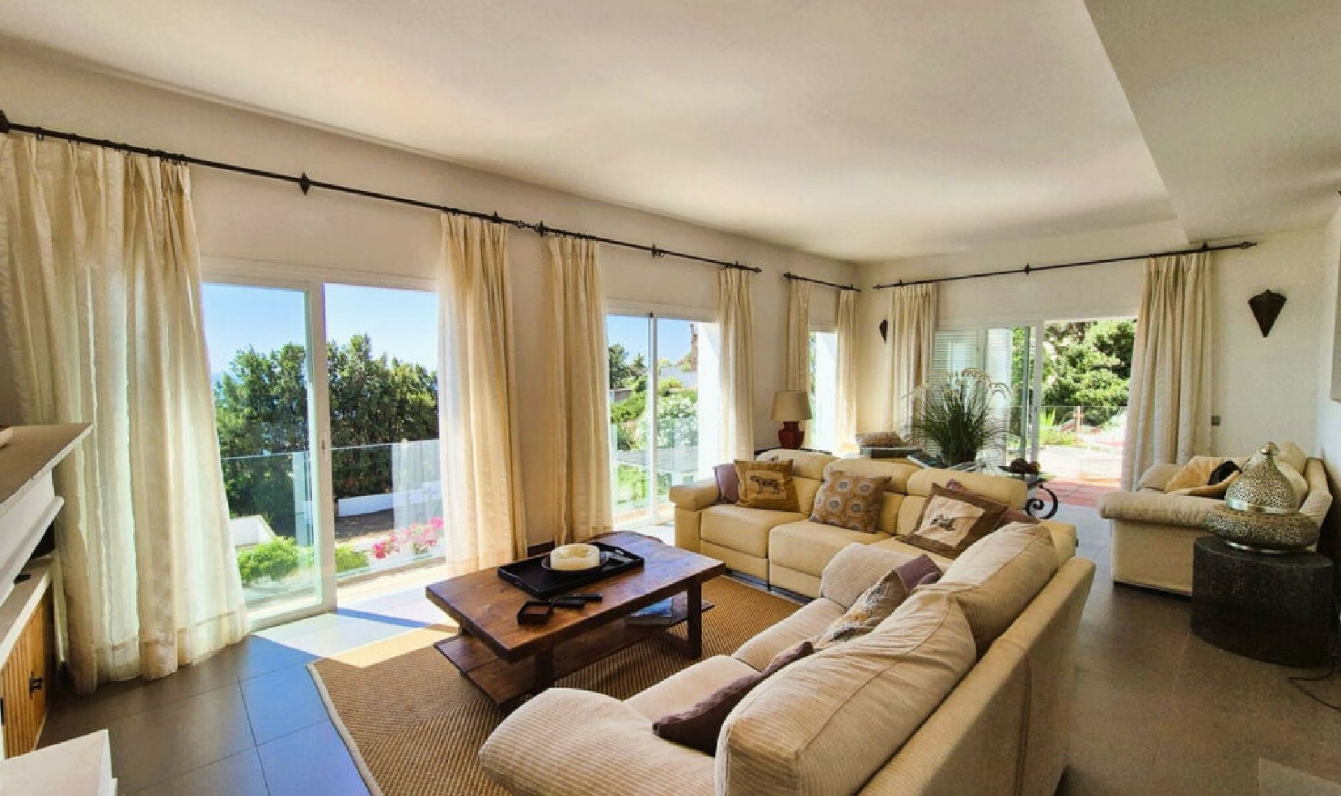 Resale - House -
Manilva