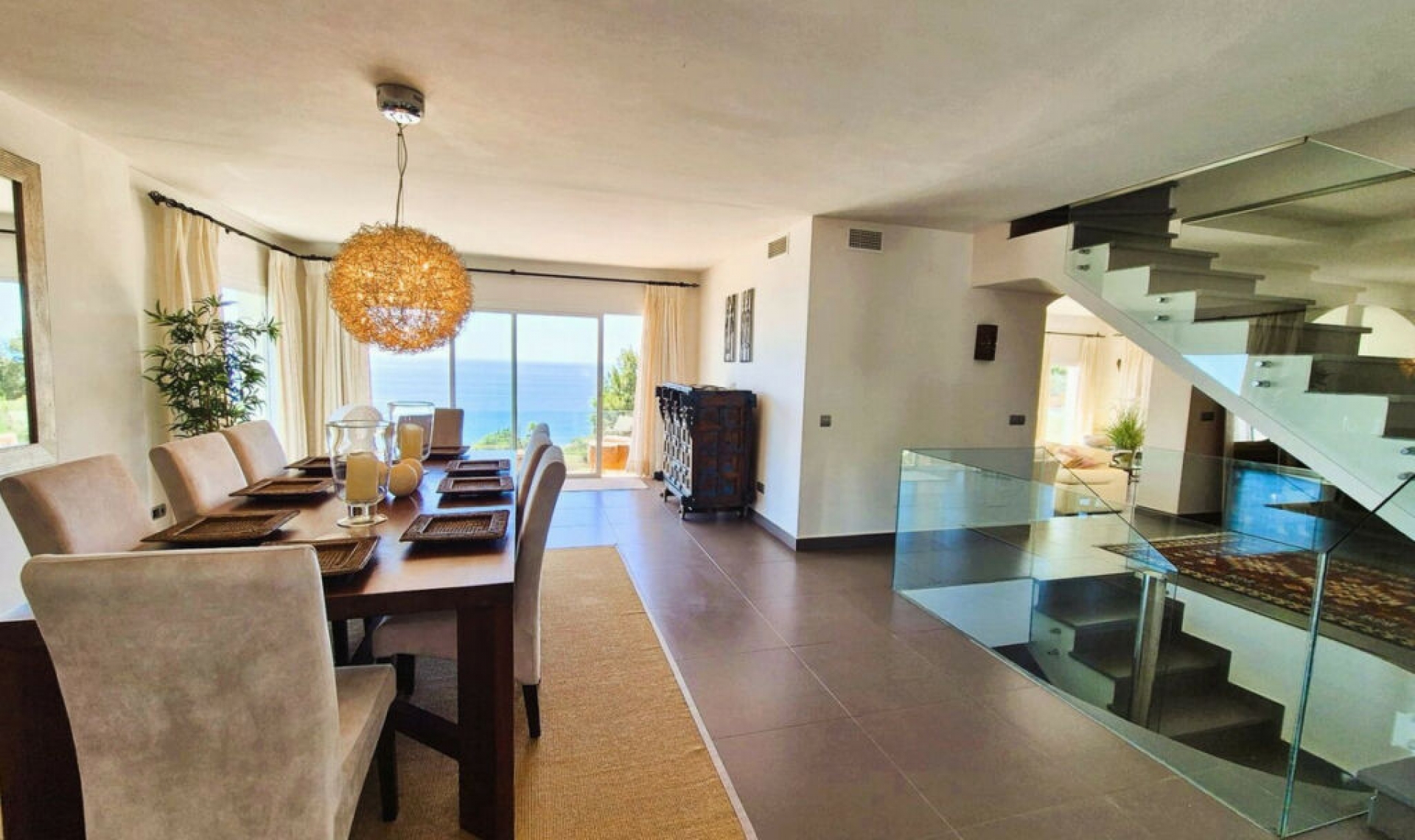 Resale - House -
Manilva