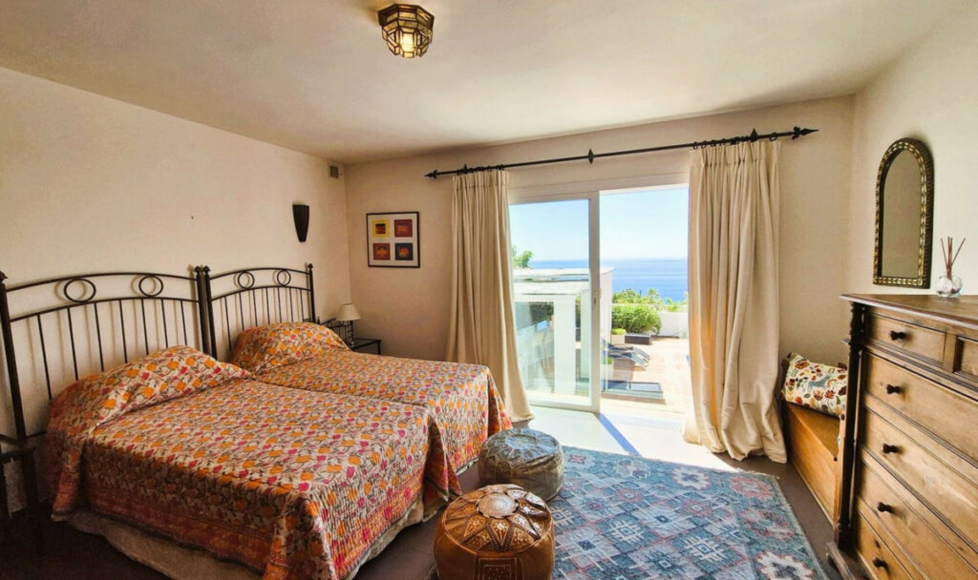 Resale - House -
Manilva