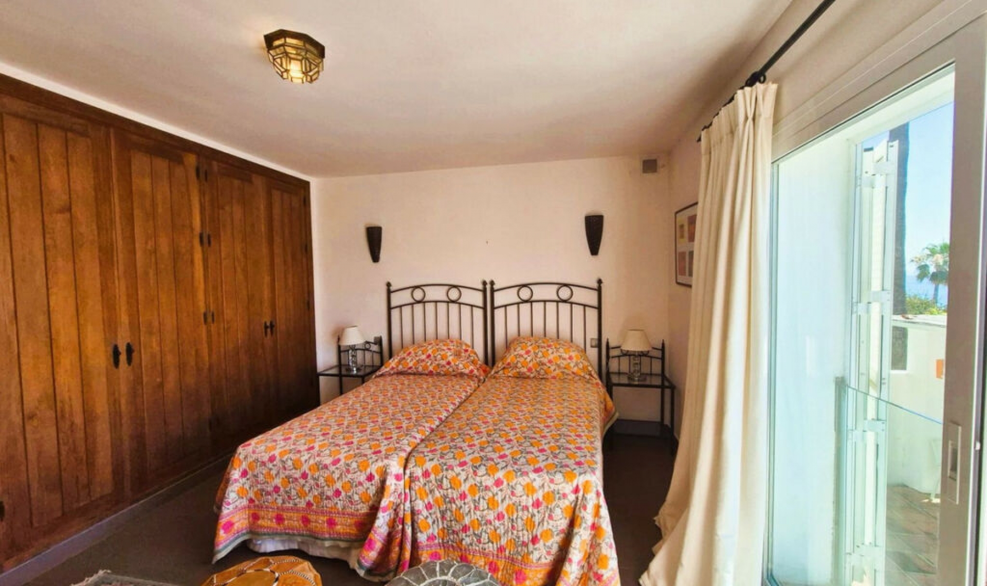 Resale - House -
Manilva