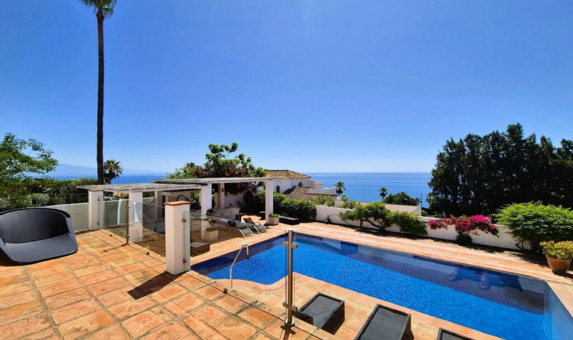 Resale - House -
Manilva