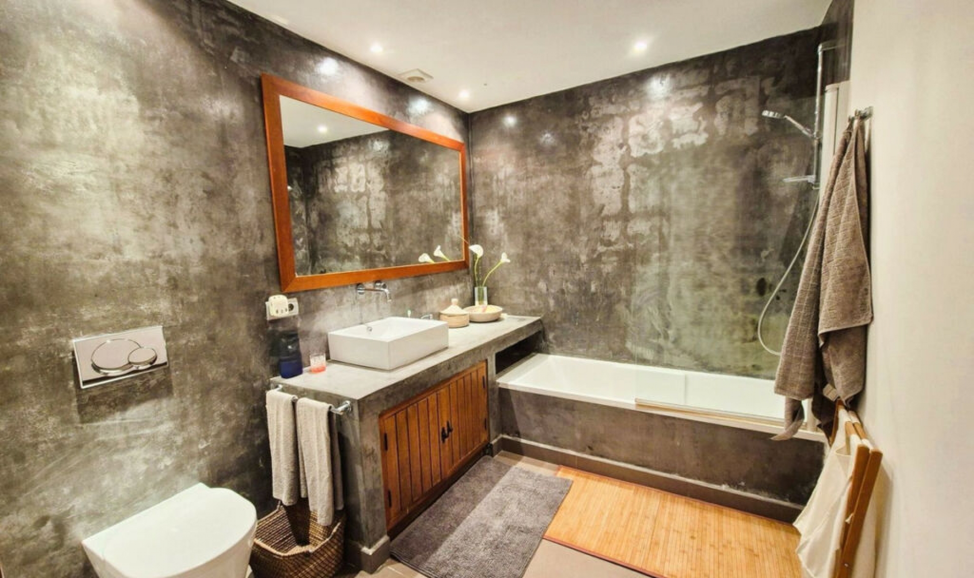 Resale - House -
Manilva