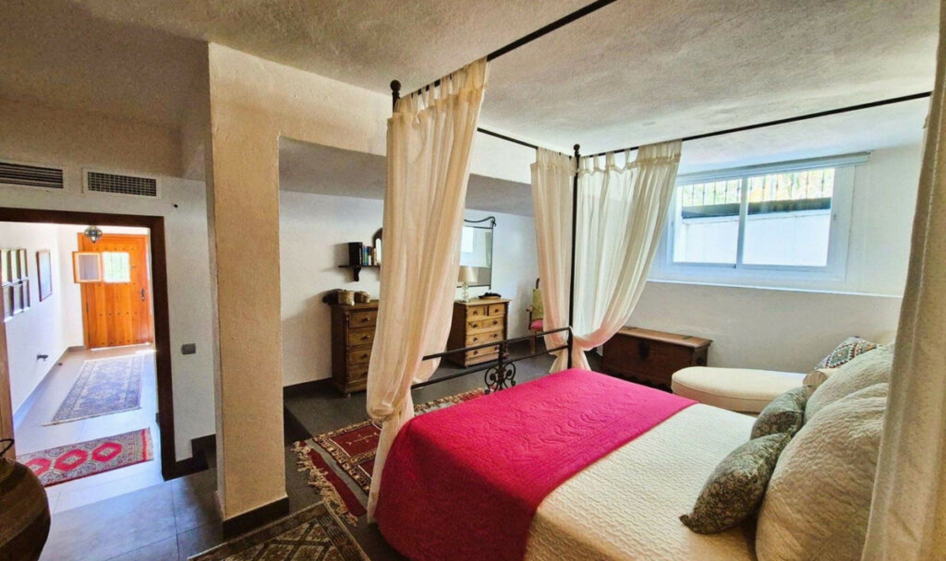 Resale - House -
Manilva