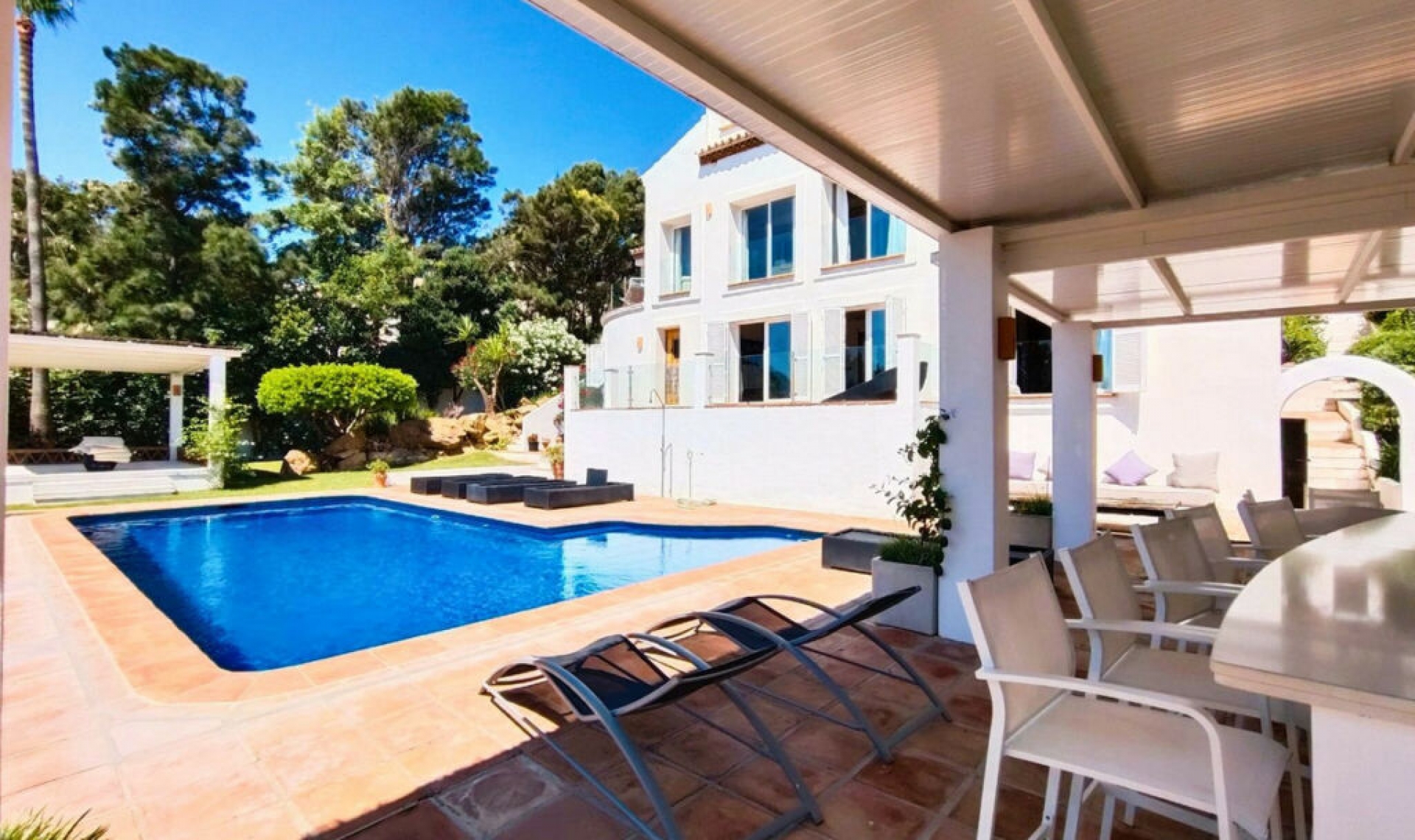 Resale - House -
Manilva