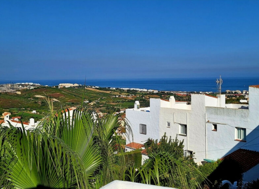 Resale - House -
Manilva