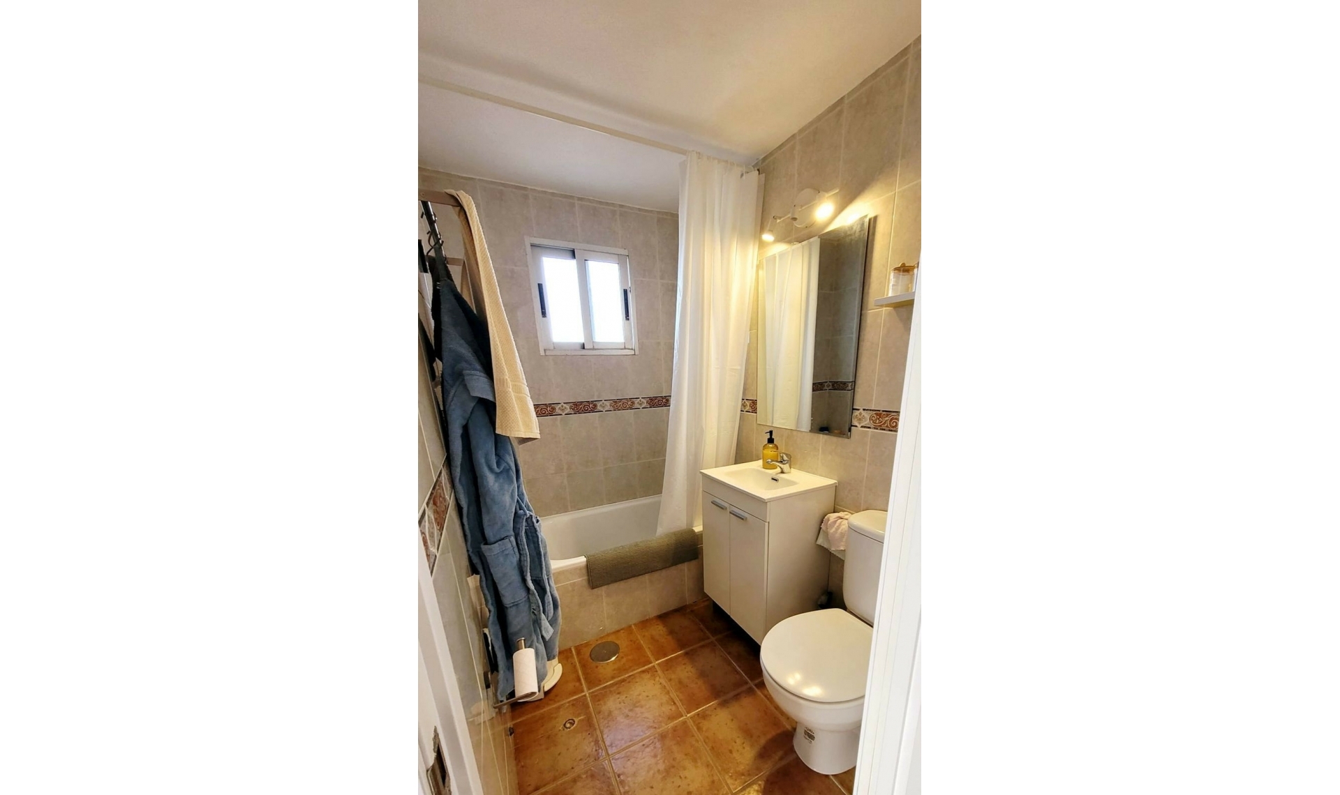 Resale - House -
Manilva