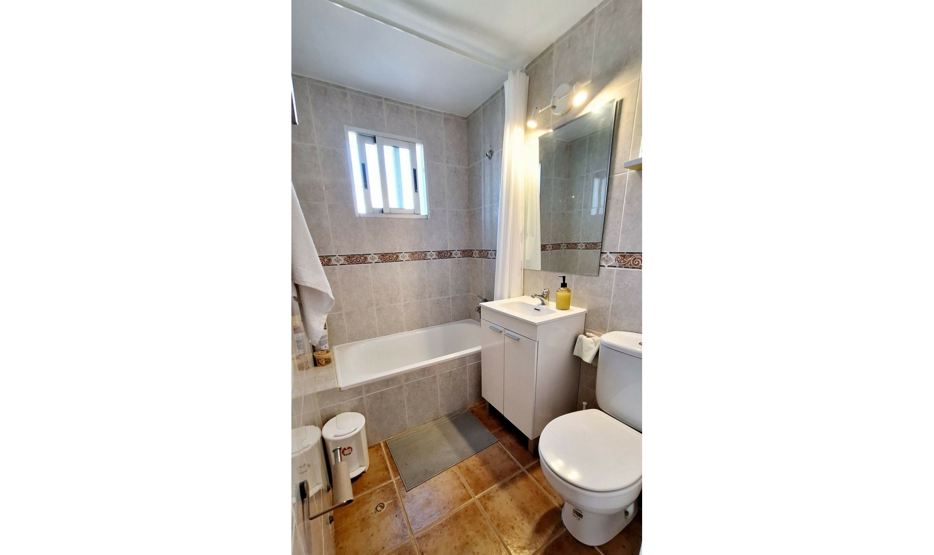 Resale - House -
Manilva