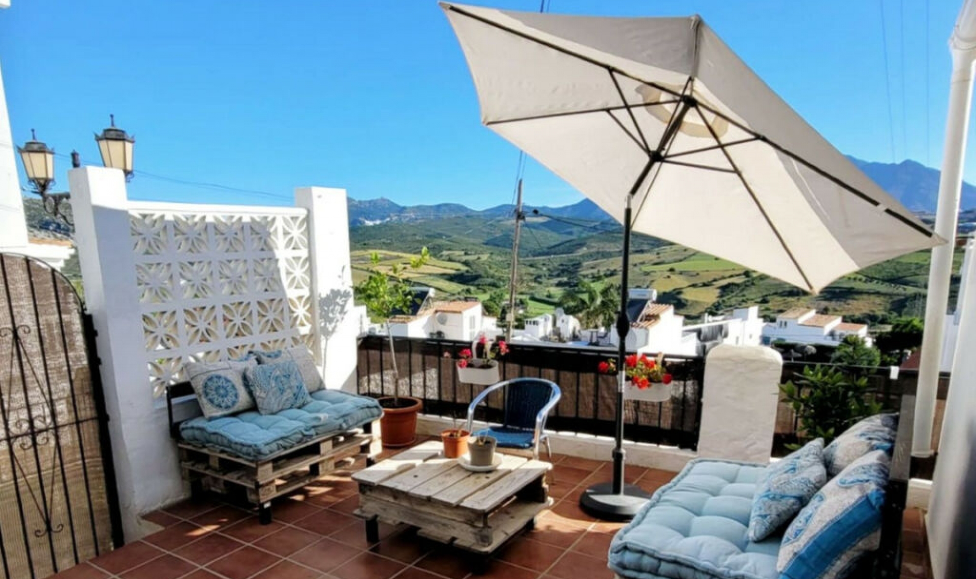 Resale - House -
Manilva