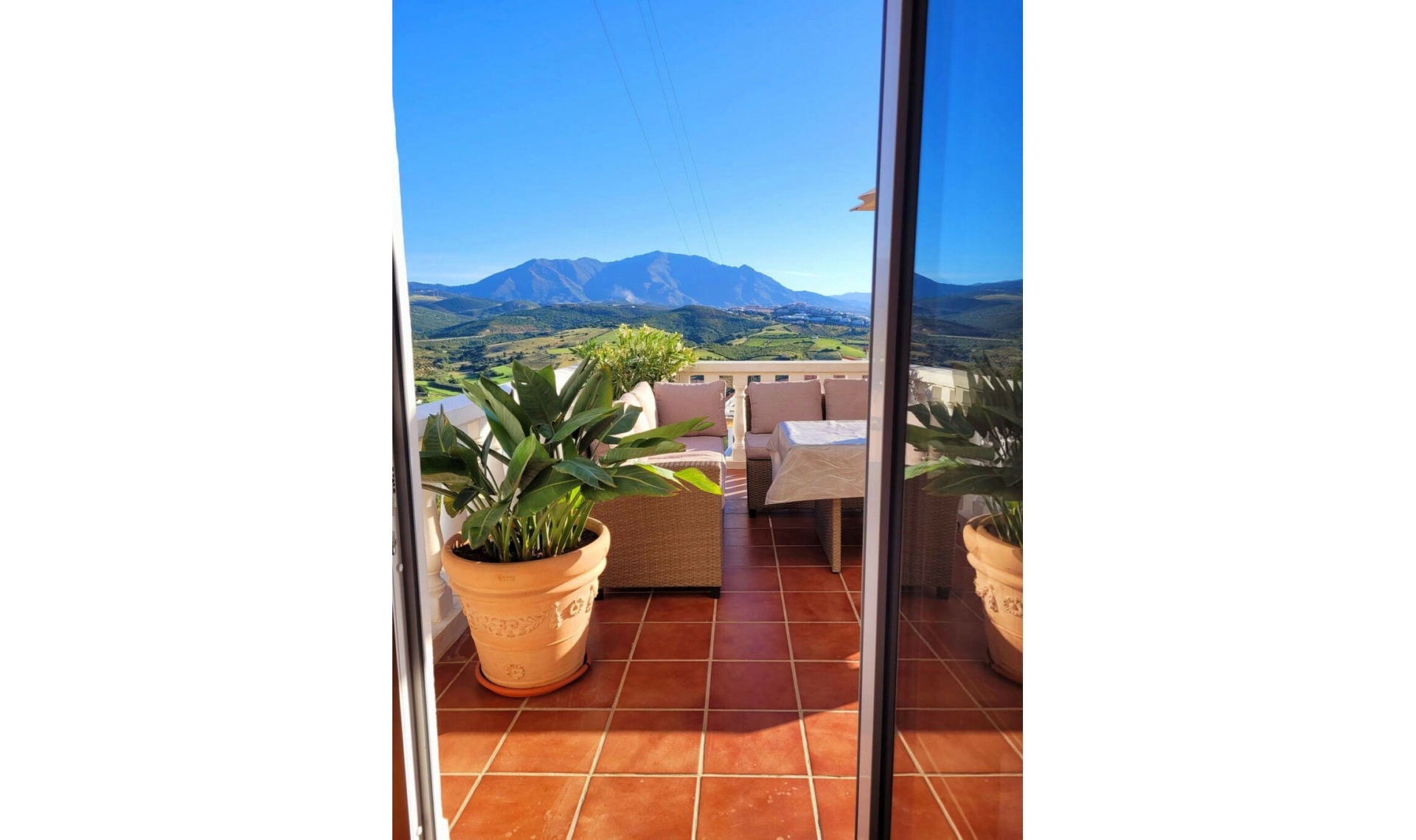 Resale - House -
Manilva