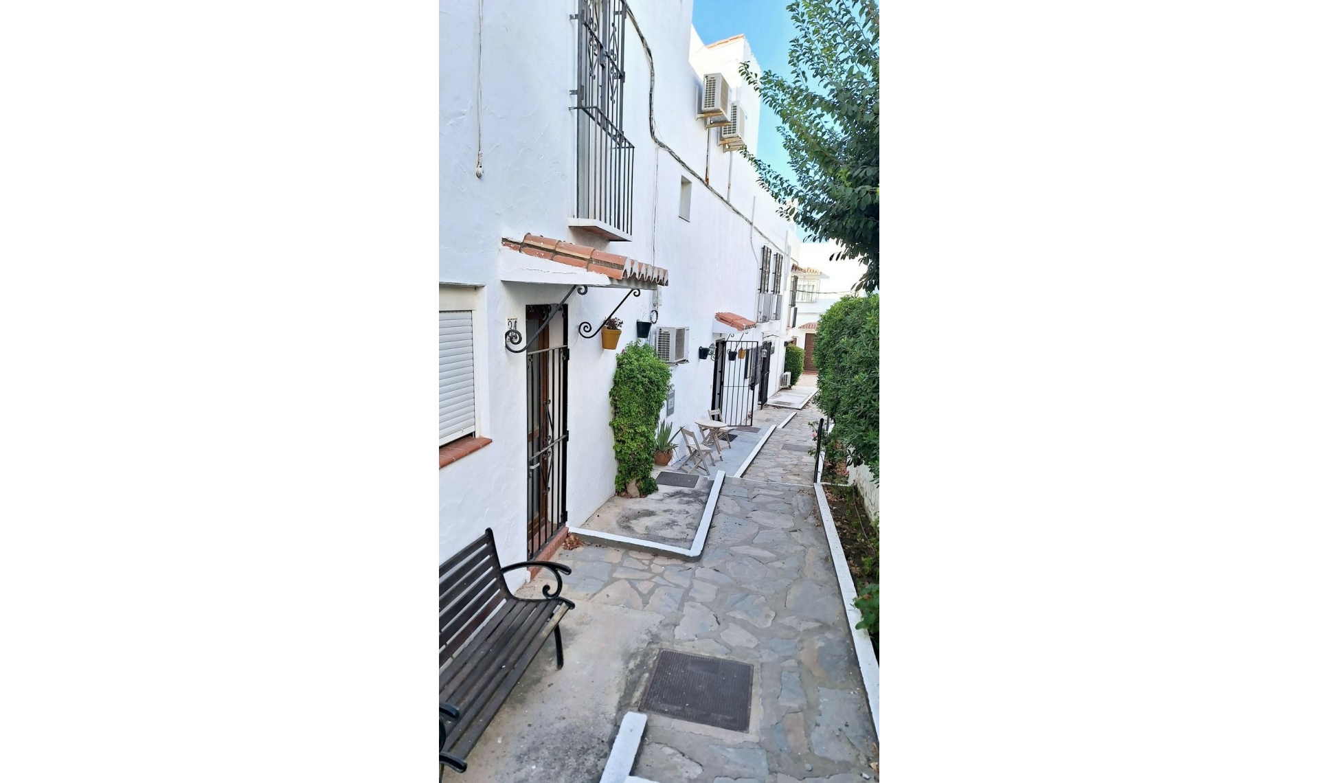 Resale - House -
Manilva