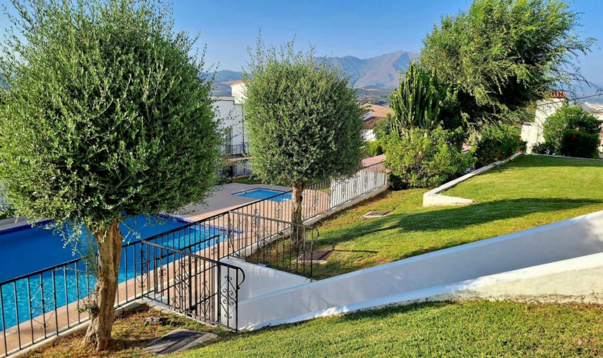 Resale - House -
Manilva