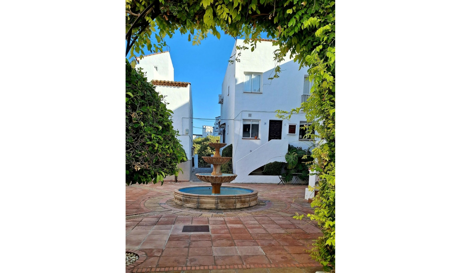 Resale - House -
Manilva