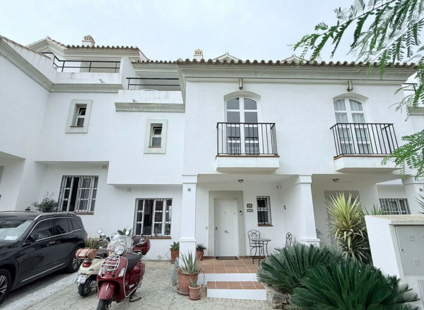 Resale - House -
Manilva