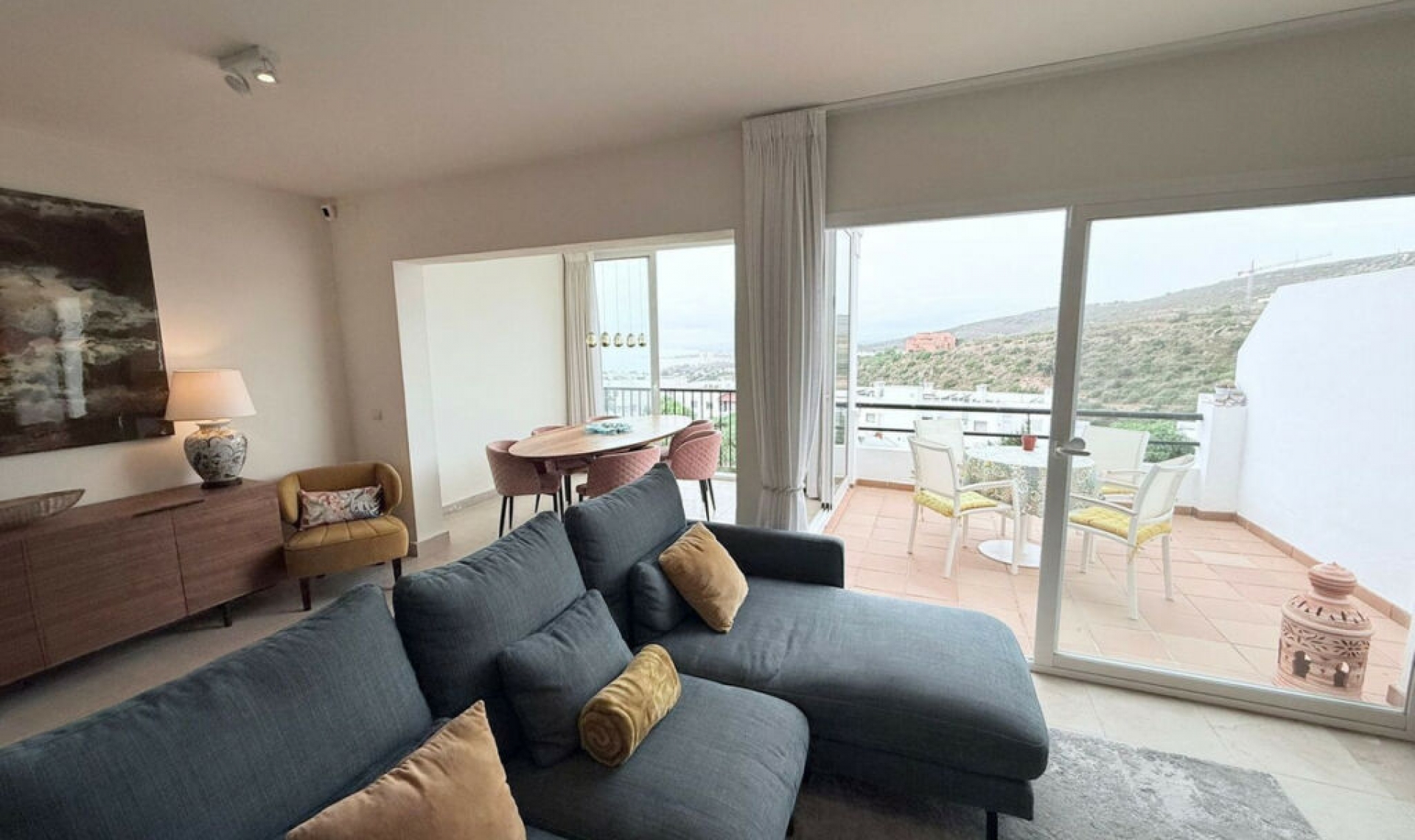 Resale - House -
Manilva