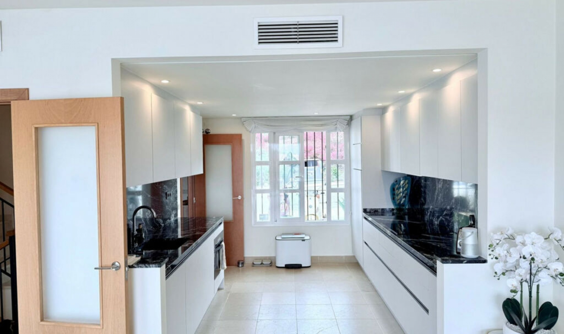 Resale - House -
Manilva