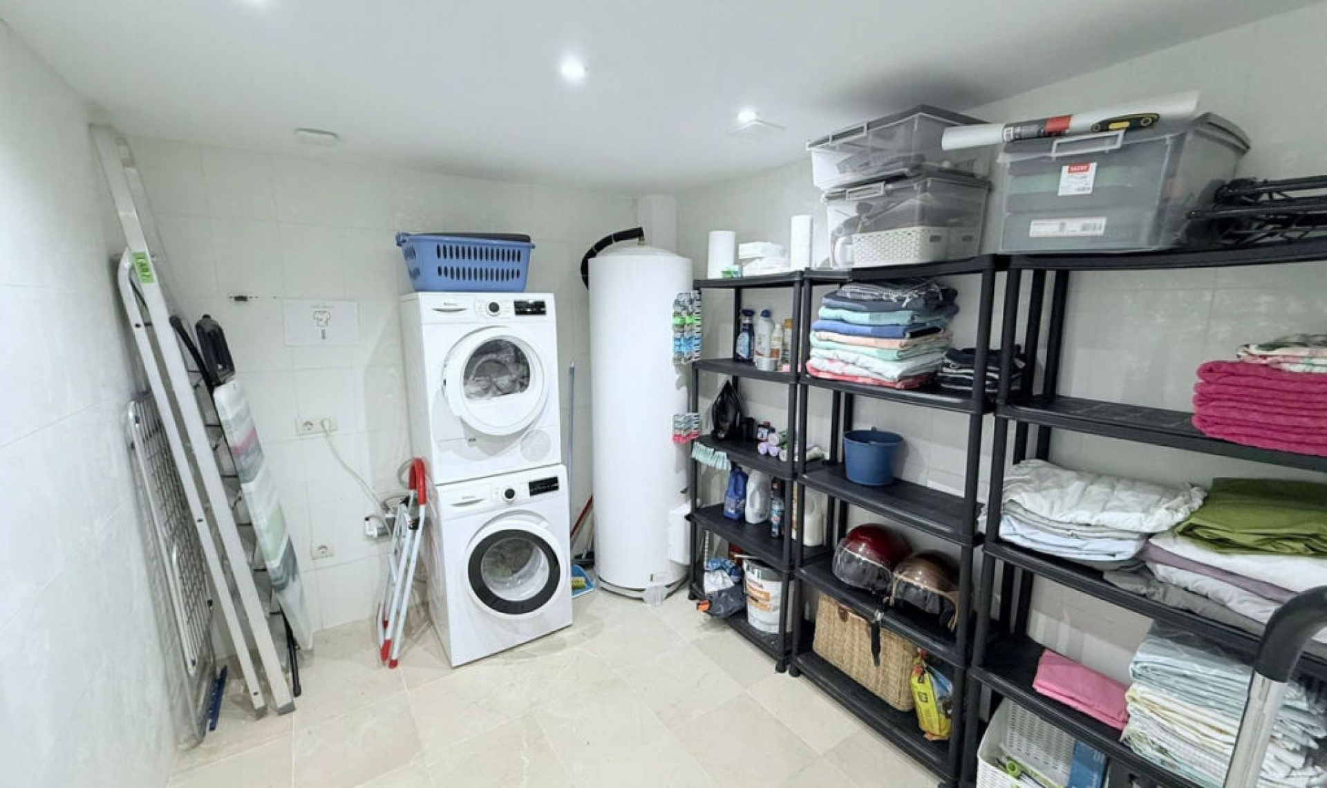 Resale - House -
Manilva