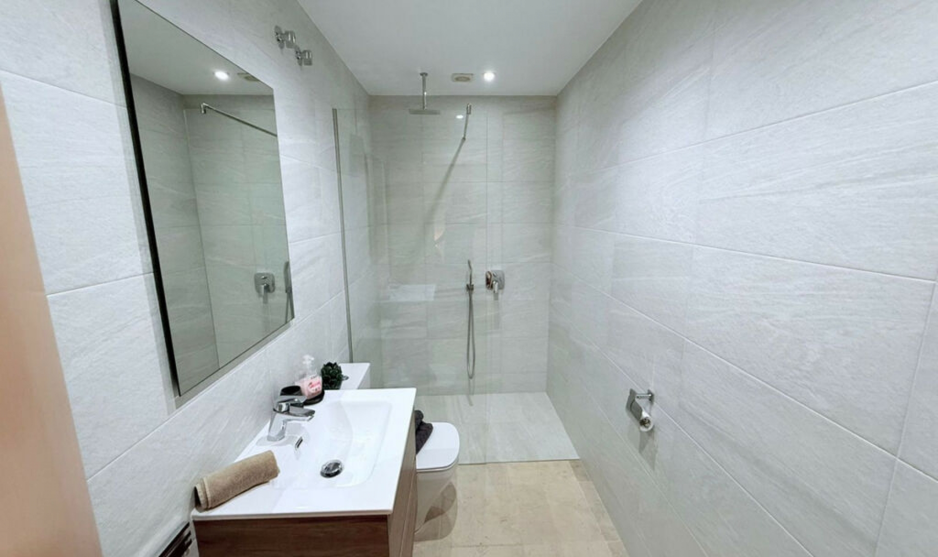 Resale - House -
Manilva