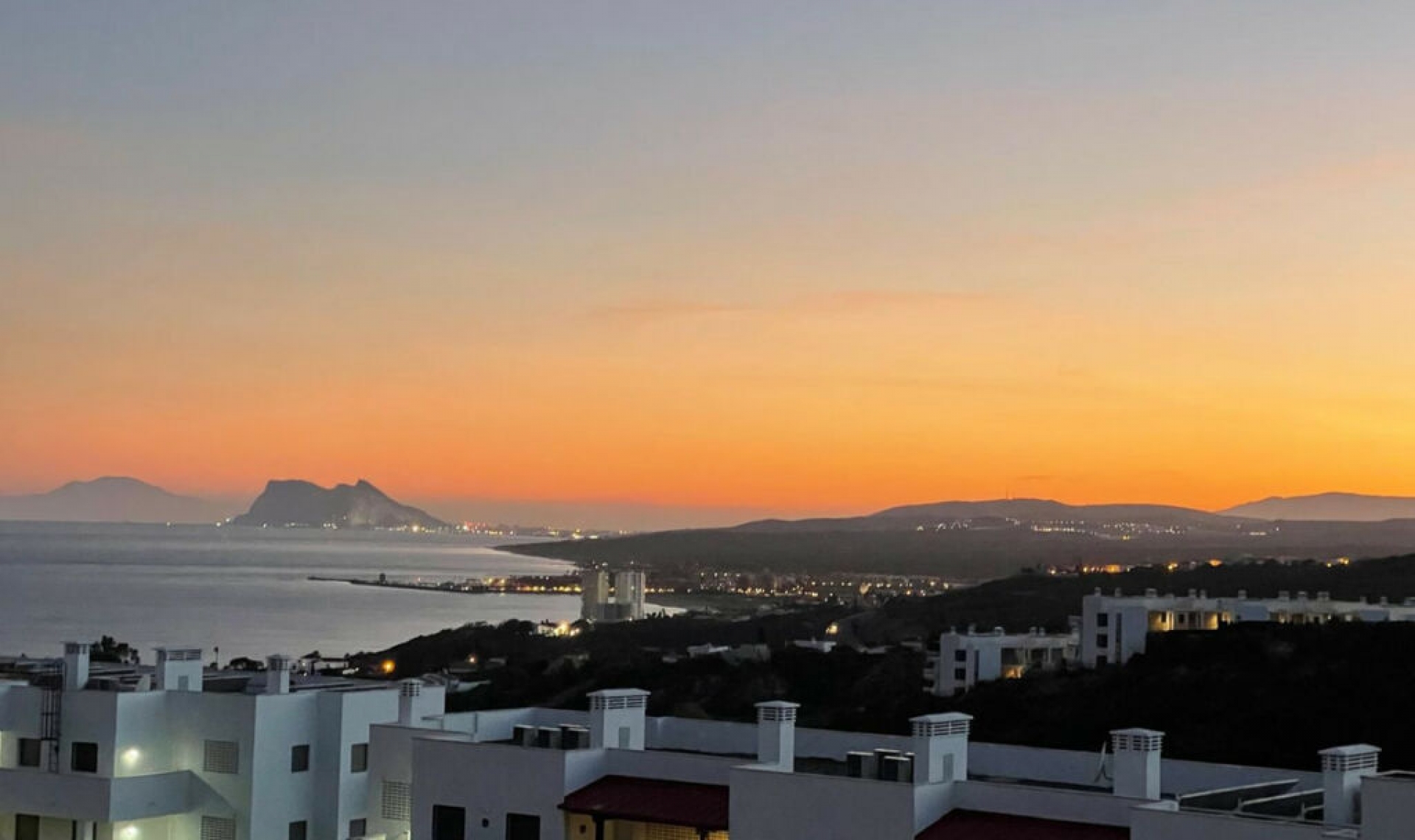 Resale - House -
Manilva