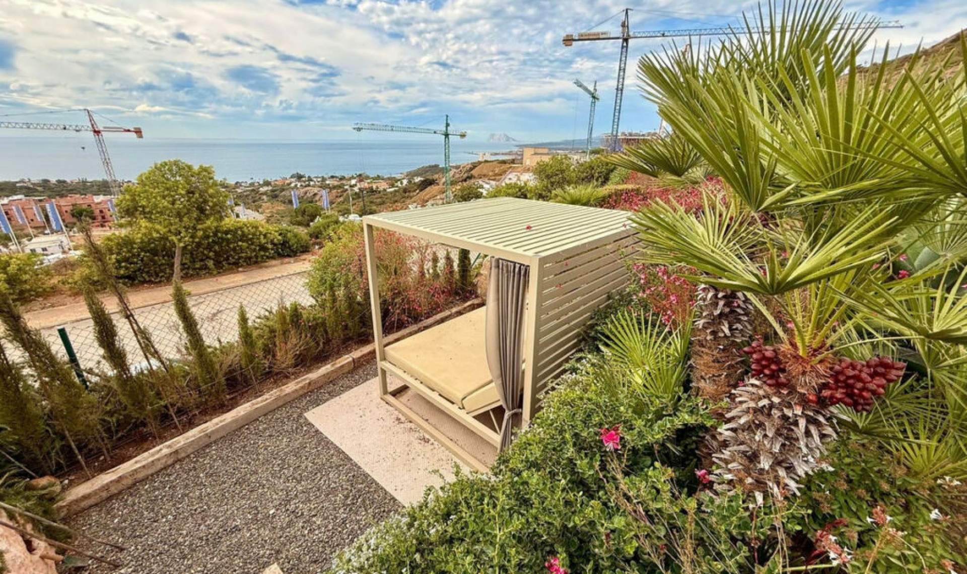 Resale - House -
Manilva