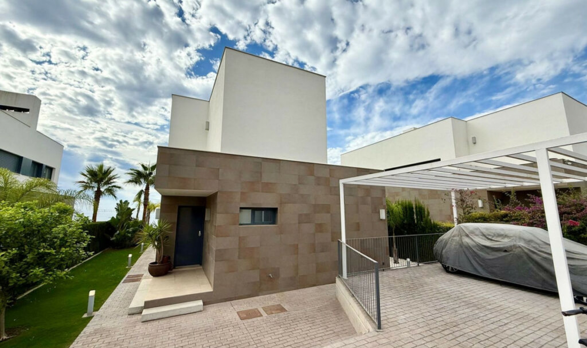 Resale - House -
Manilva