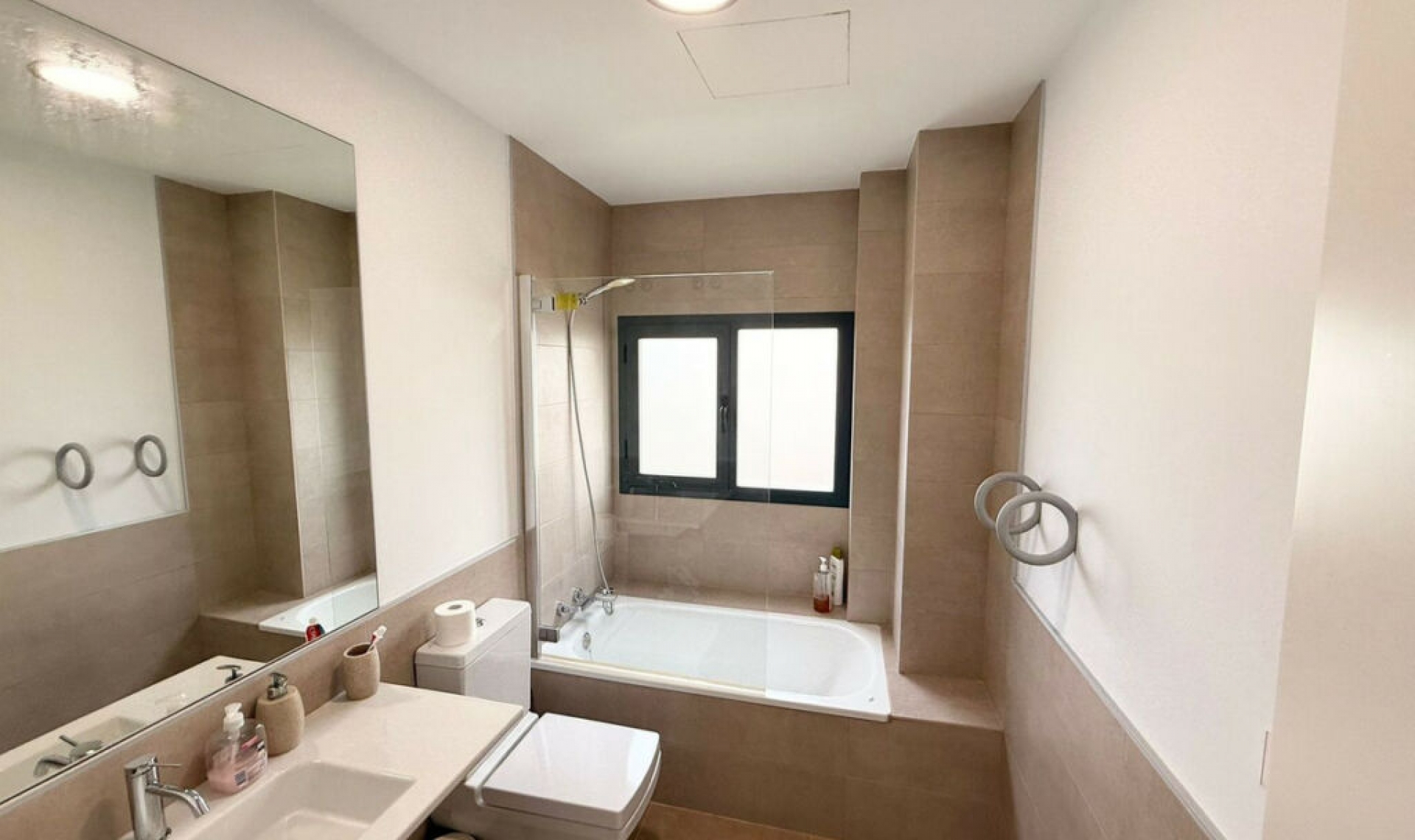 Resale - House -
Manilva