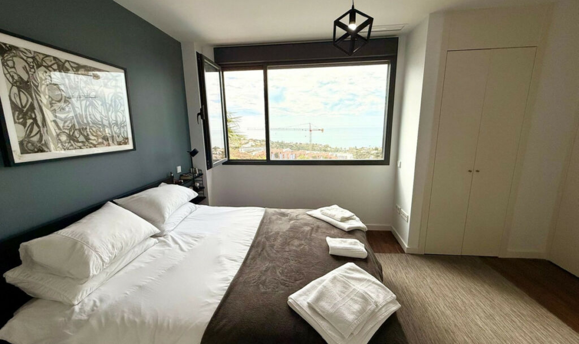 Resale - House -
Manilva