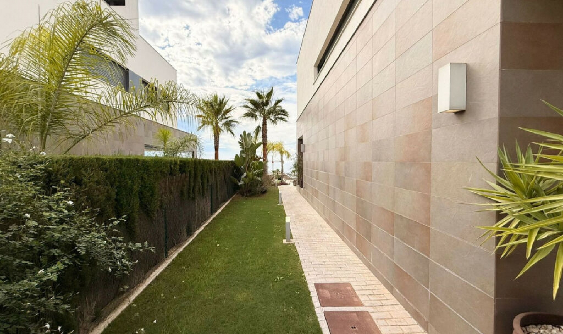 Resale - House -
Manilva