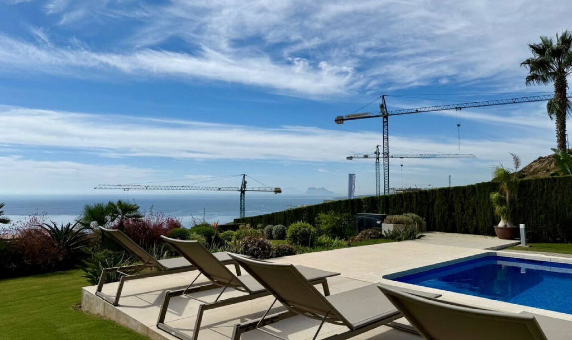 Resale - House -
Manilva