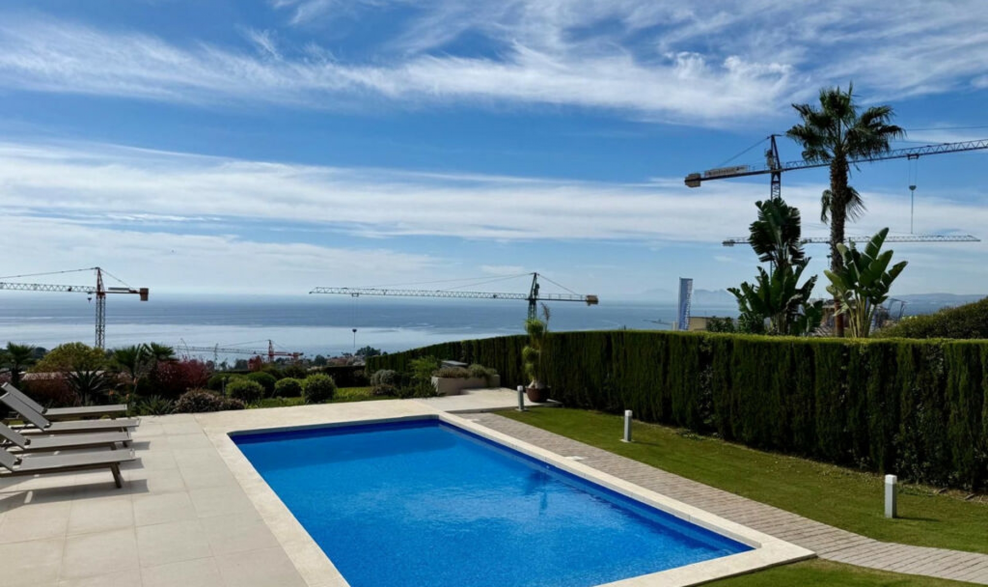 Resale - House -
Manilva