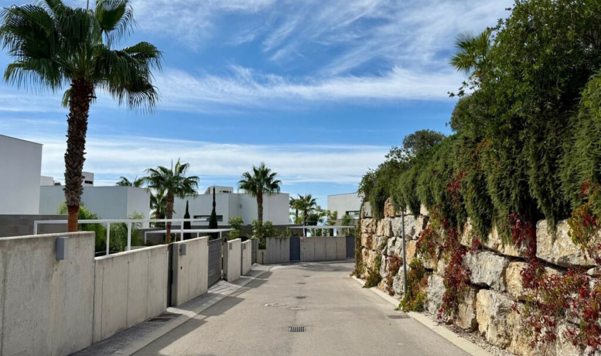 Resale - House -
Manilva