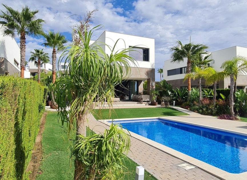 Resale - House -
Manilva