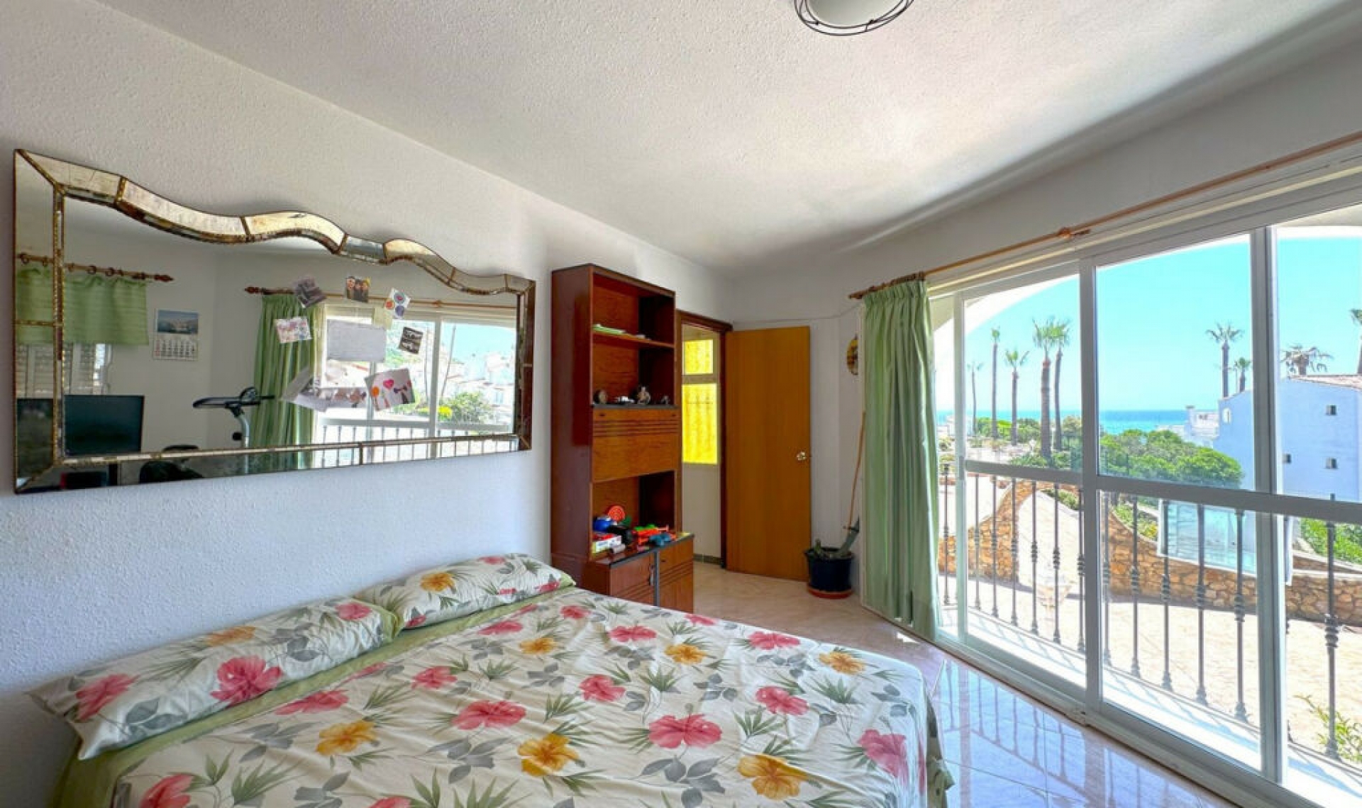 Resale - House -
Manilva