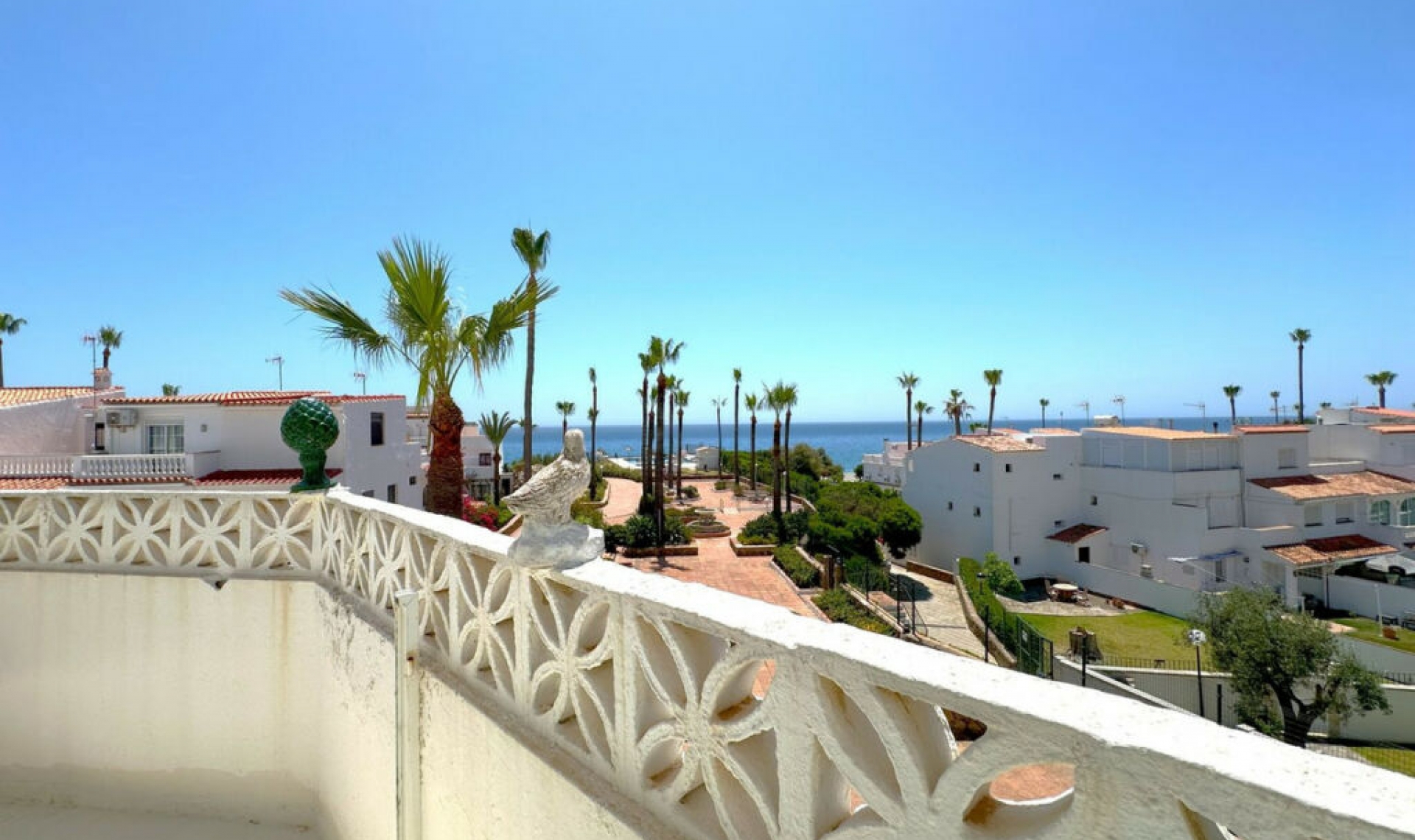 Resale - House -
Manilva