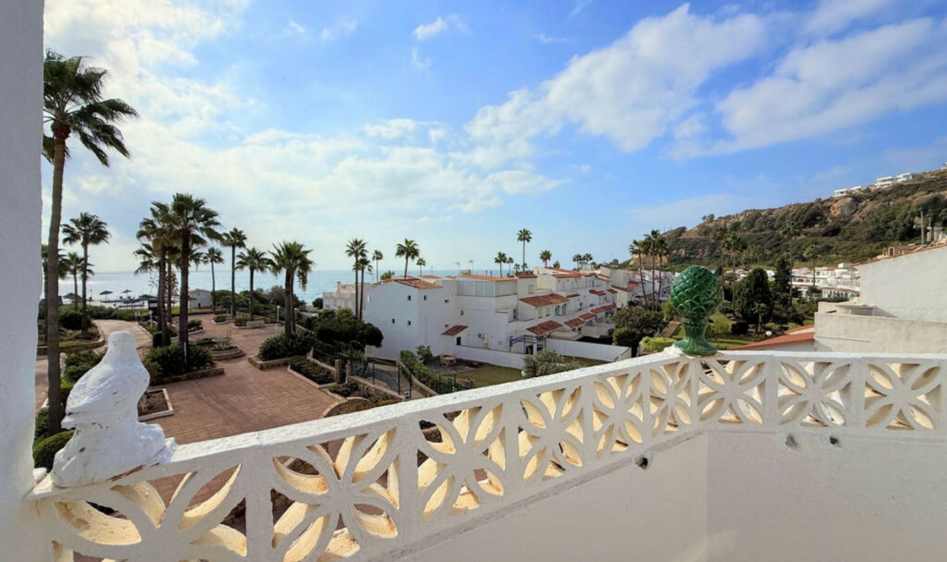 Resale - House -
Manilva