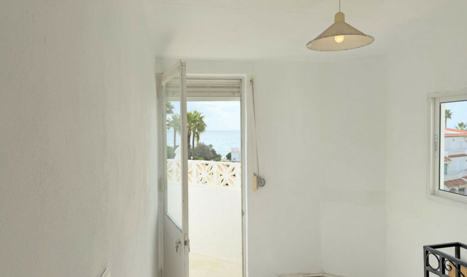 Resale - House -
Manilva