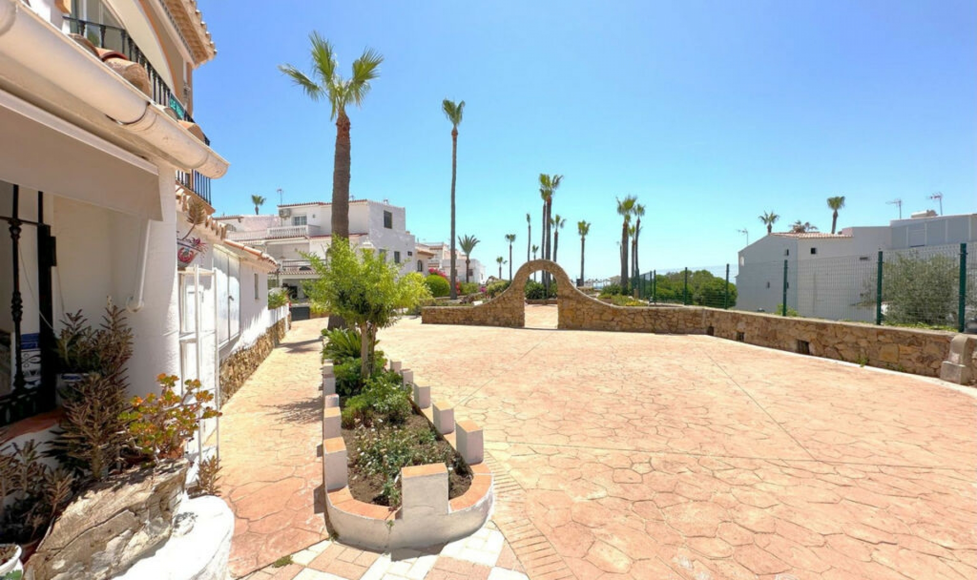 Resale - House -
Manilva