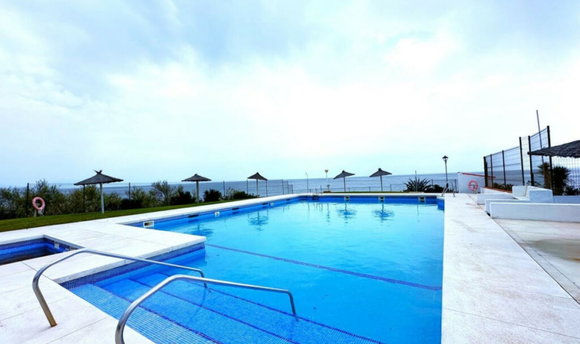 Resale - House -
Manilva