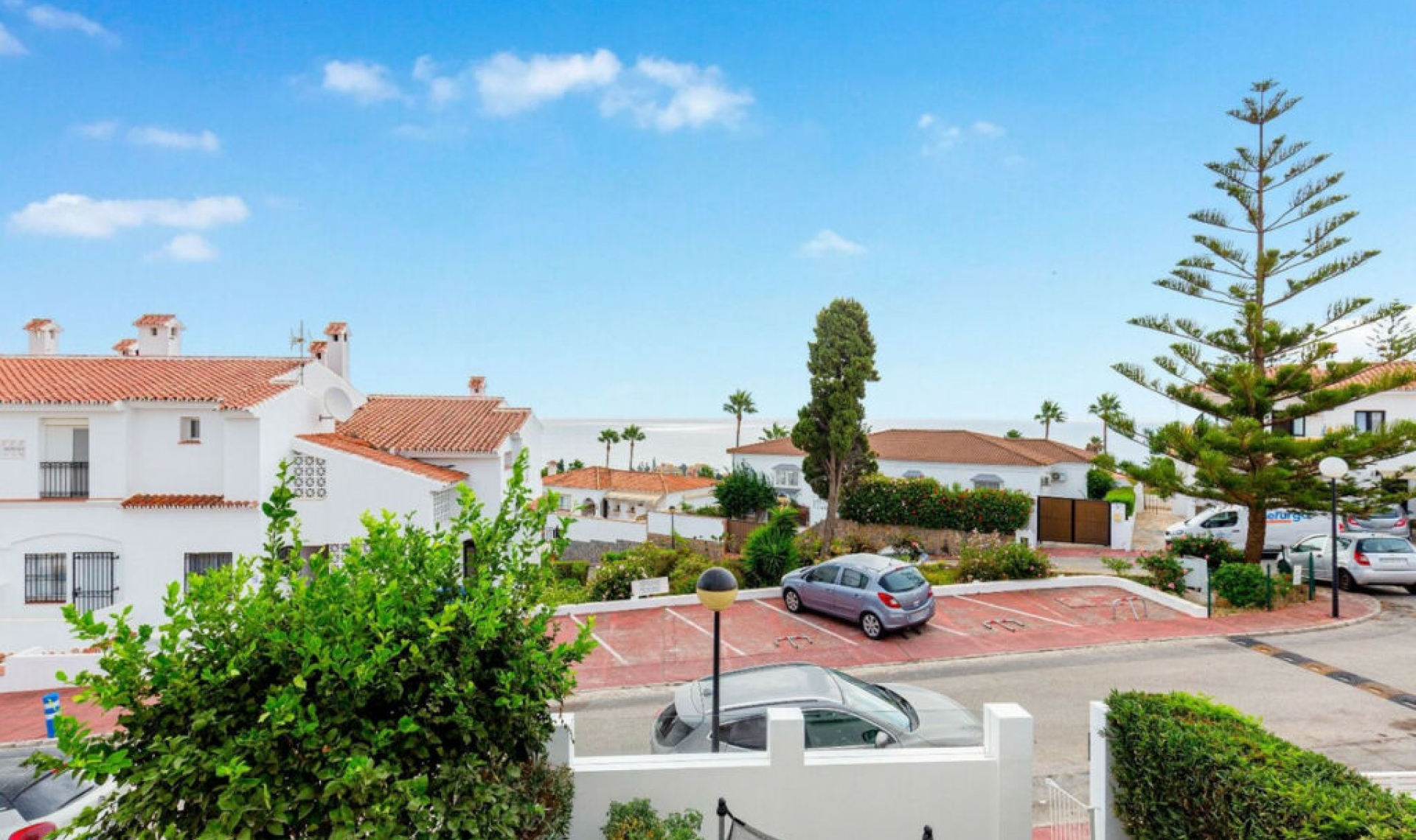 Resale - House -
Manilva