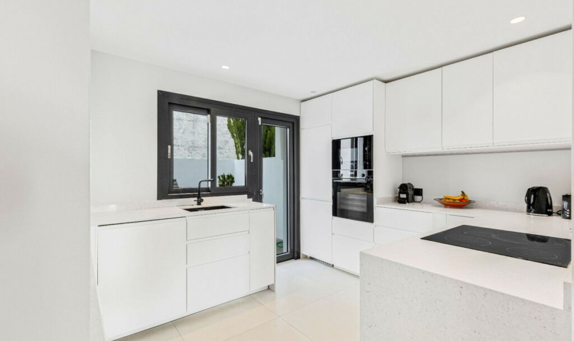 Resale - House -
Manilva